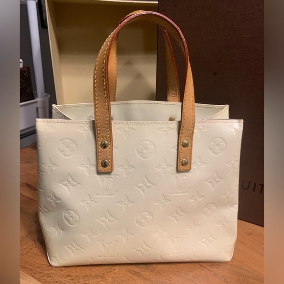 ❌Sold❌ Authentic Louis Vuitton Reade PM in white vernis leather - Picture 4 of 13